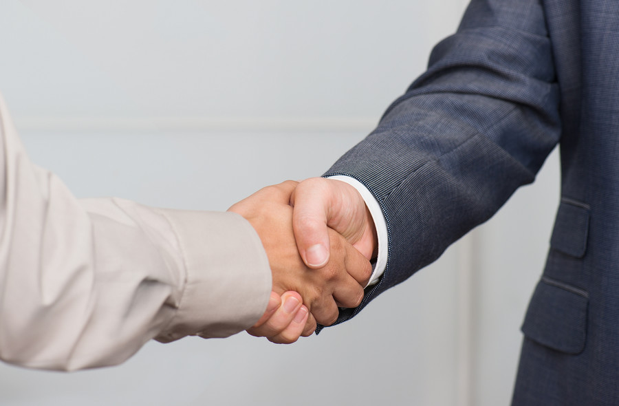 律师协会如何对上海律师进行评级和排名，以提高行业透明度？