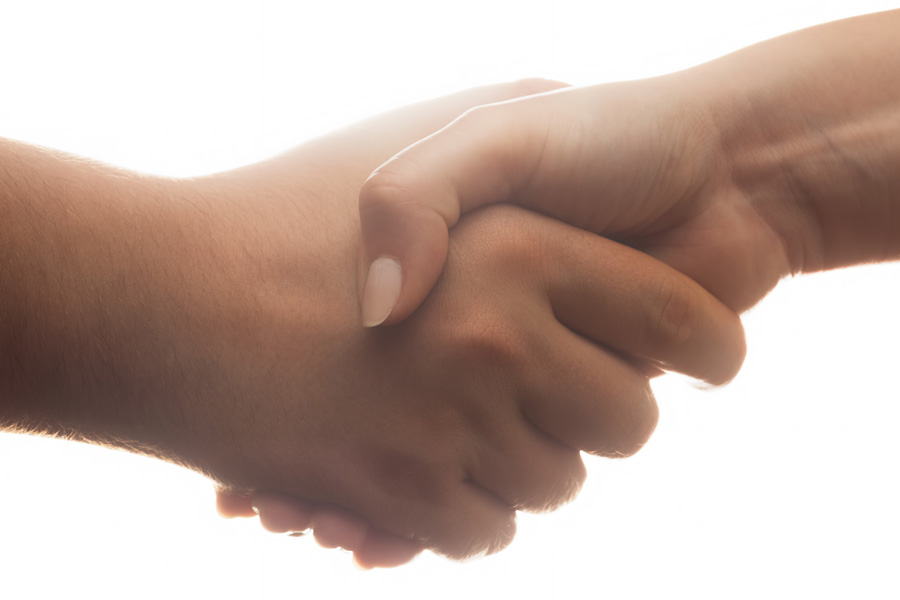 上海公司法律顾问视角：公司拖欠工资能否向法院起诉