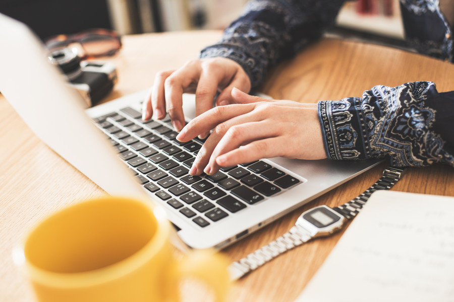 上海行政律师：村委会违法，该去哪里举报？