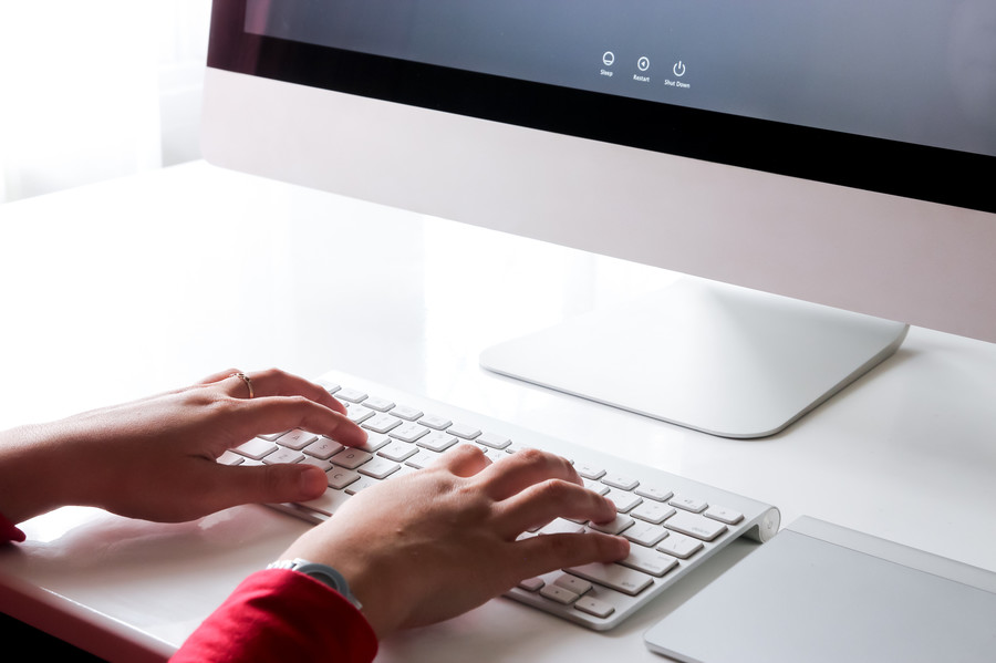 上海刑事律师解析：冒充别人微信聊天，后果有多严重？