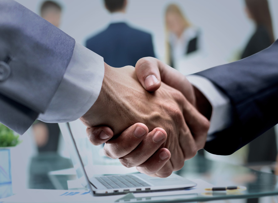 在上海，律师是否会根据案件结果（如胜诉或败诉）来调整收费？