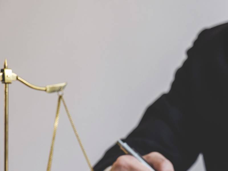 上海医疗纠纷律师视角下医疗行为过失应承担的责任